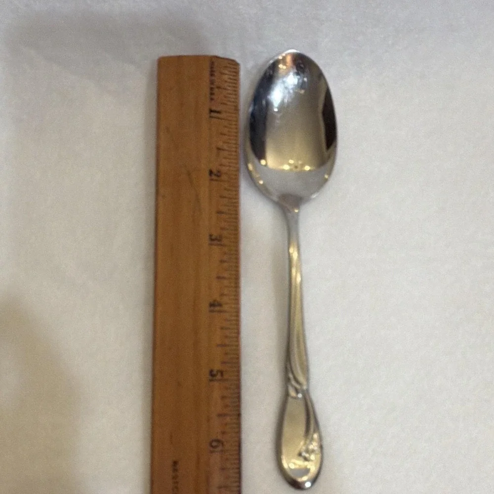 Oneida Deluxe Stainless Steel Teaspoon Floral Handle Glossy Silver 6 in